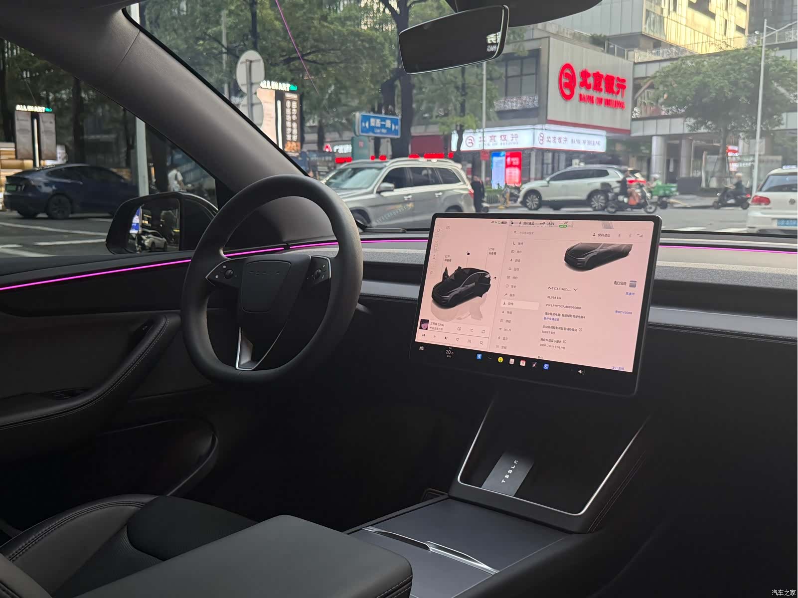 Tesla Model Y, 2025 11