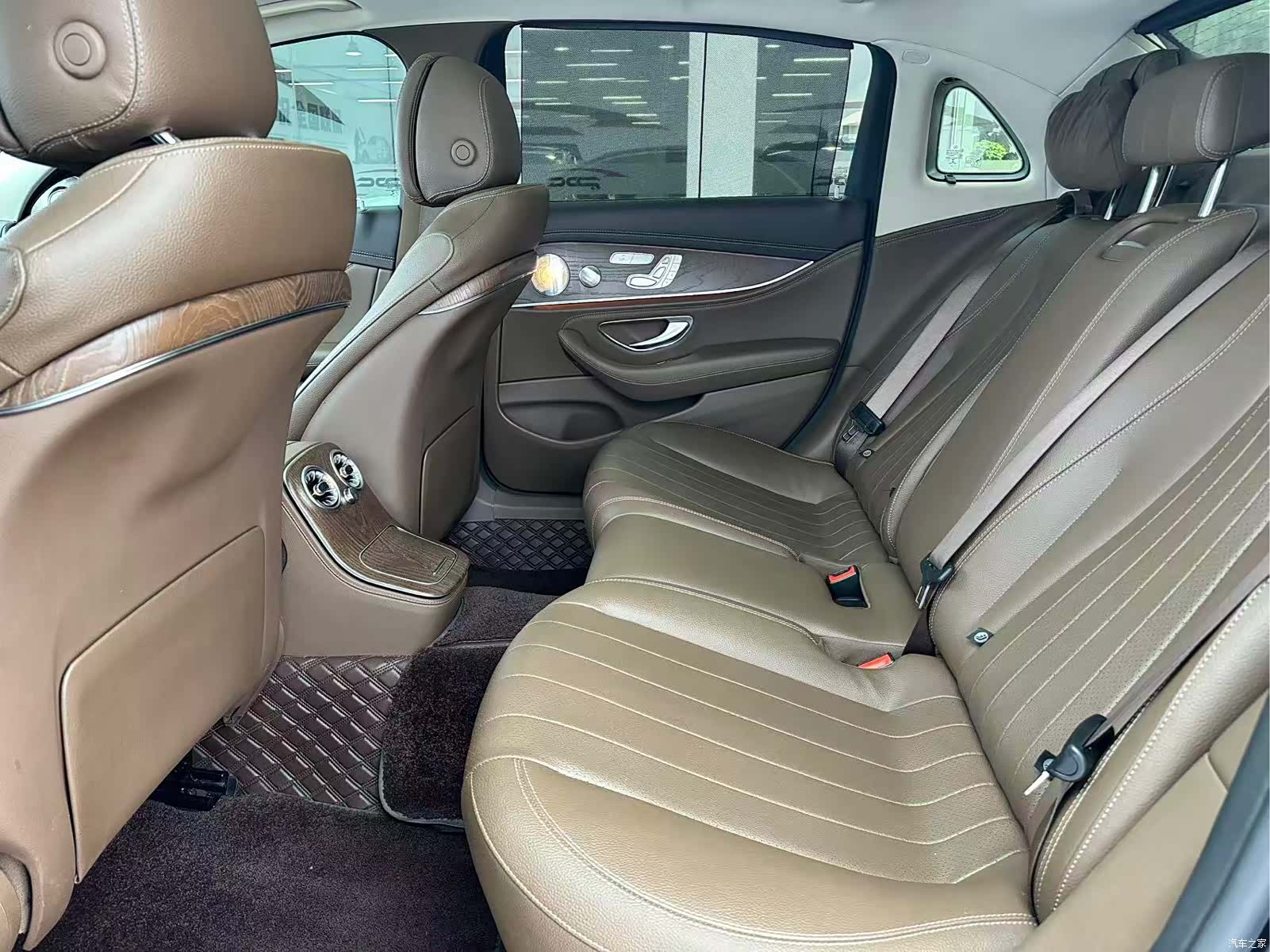 Mercedes-Benz E-Class, 2022 10