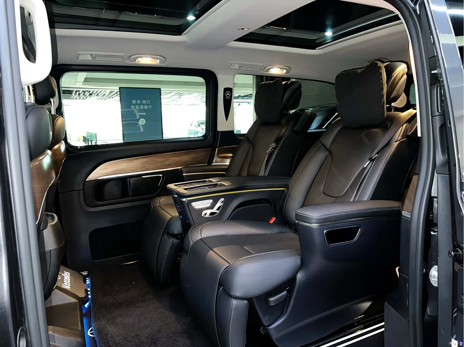 Mercedes-Benz V-Class, 2020 9