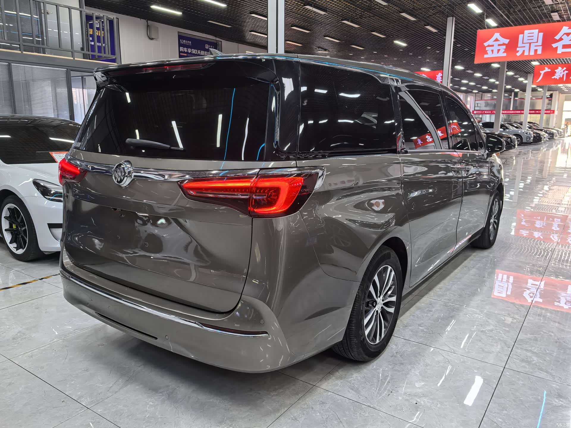 Buick GL8, 2021 13