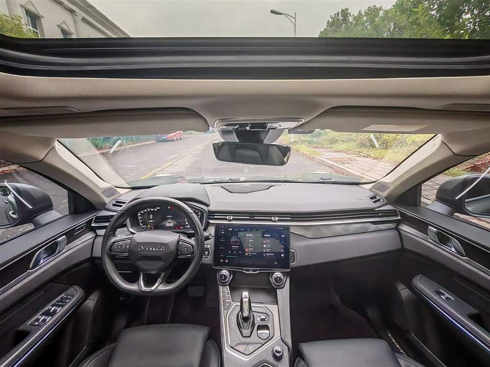 Lynk & Co 01