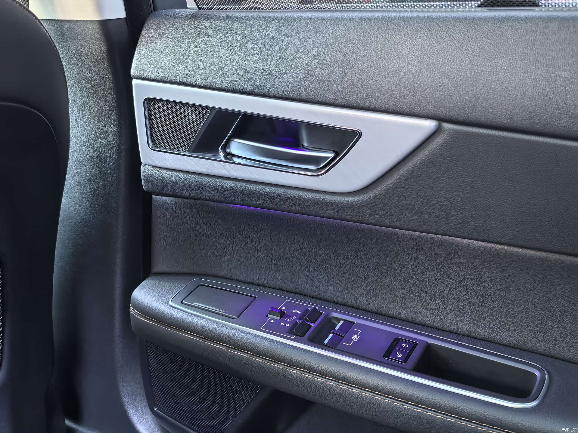 Land Rover XEL, 2019 22