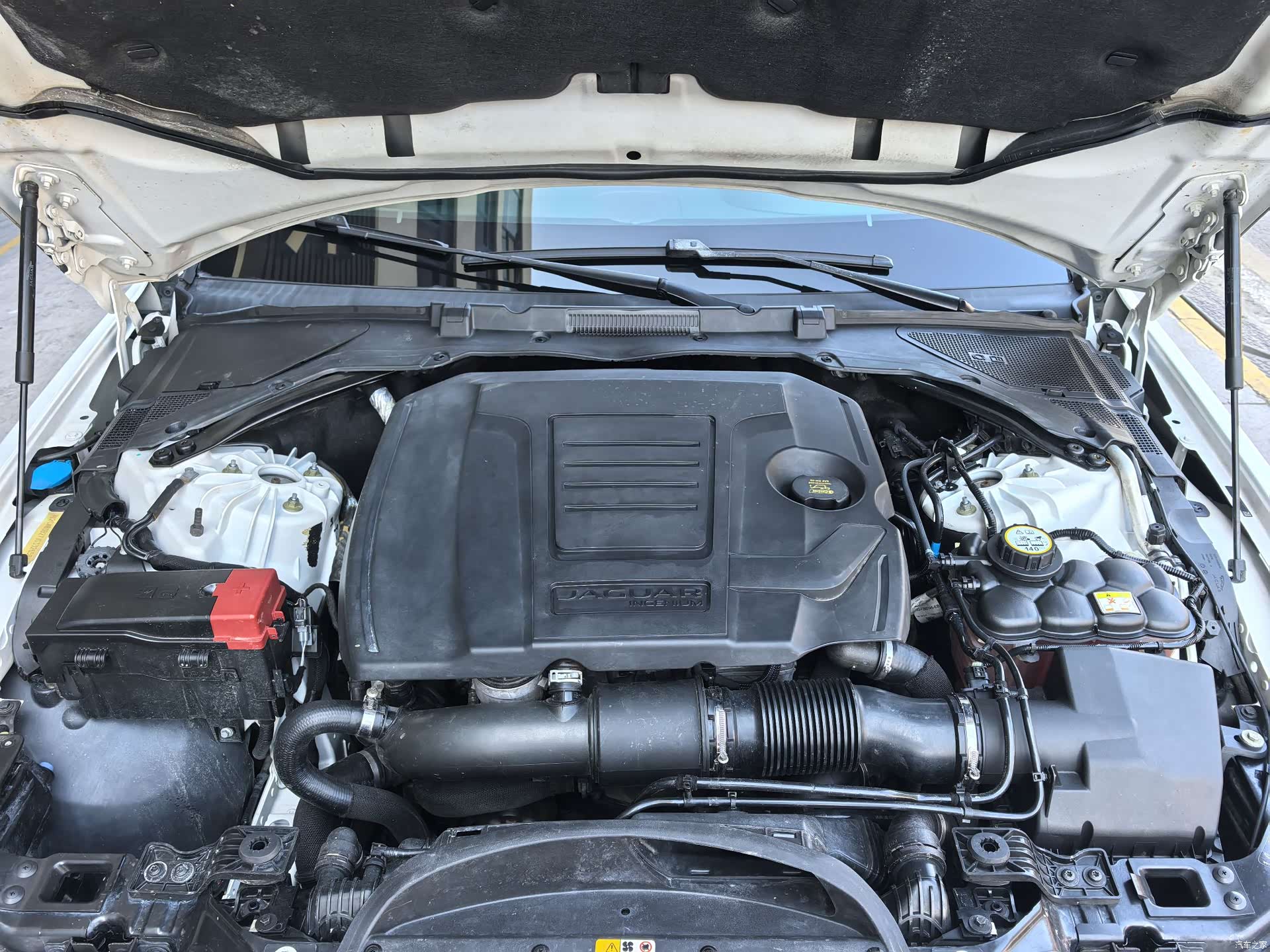 Land Rover XEL, 2019 25