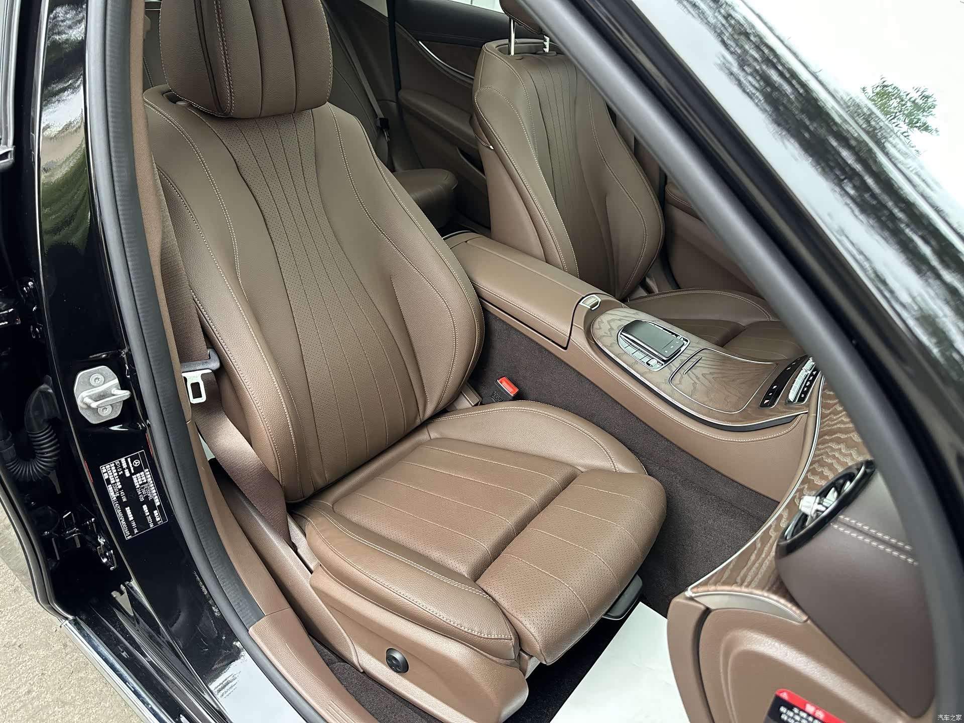 Mercedes-Benz E-Class, 2023 13