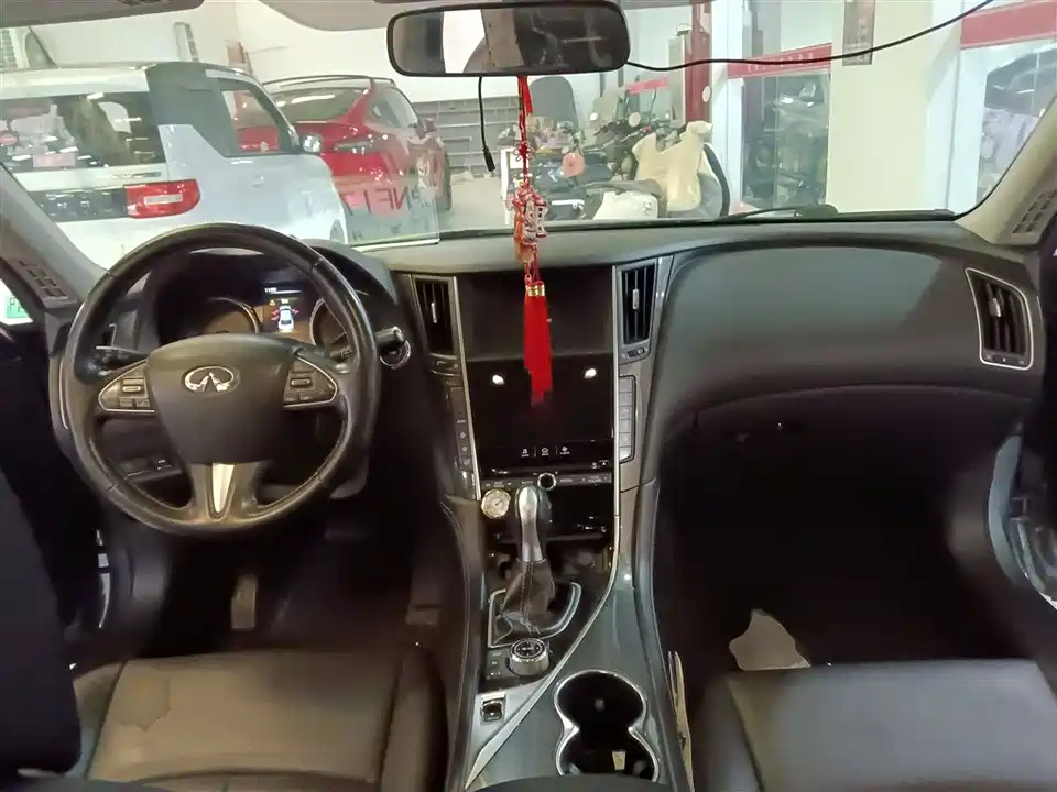 Infiniti Q50L