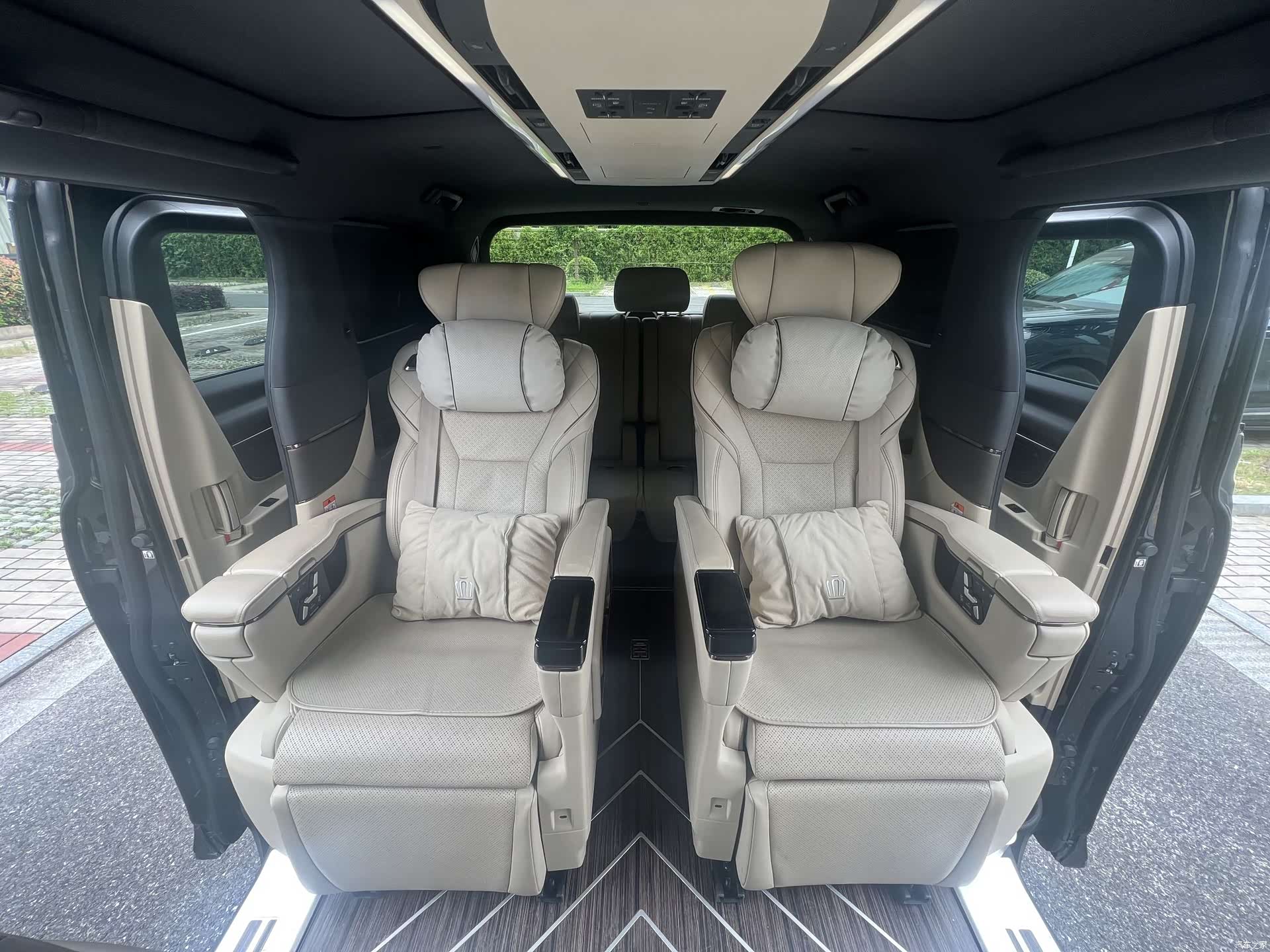 Toyota Vellfire, 2024 6