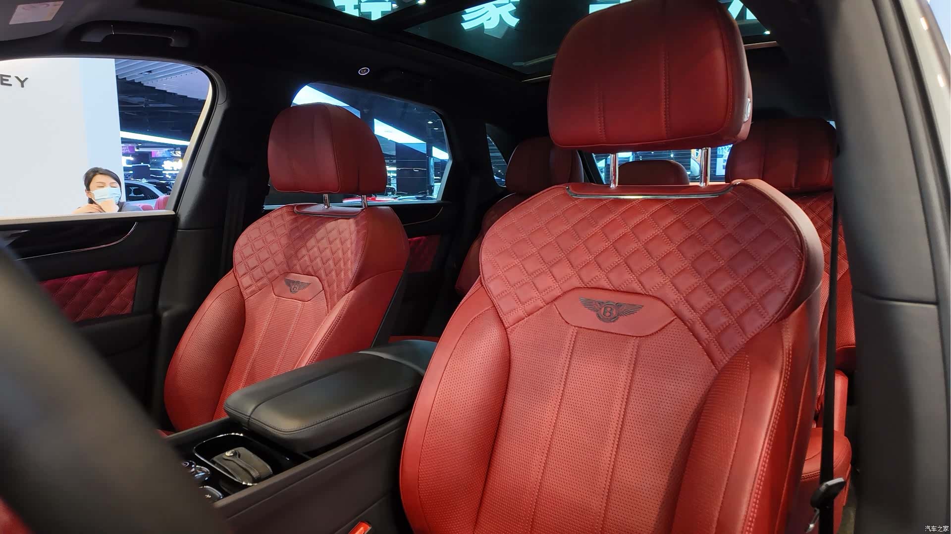 Bentley Bentayga, 2020 12