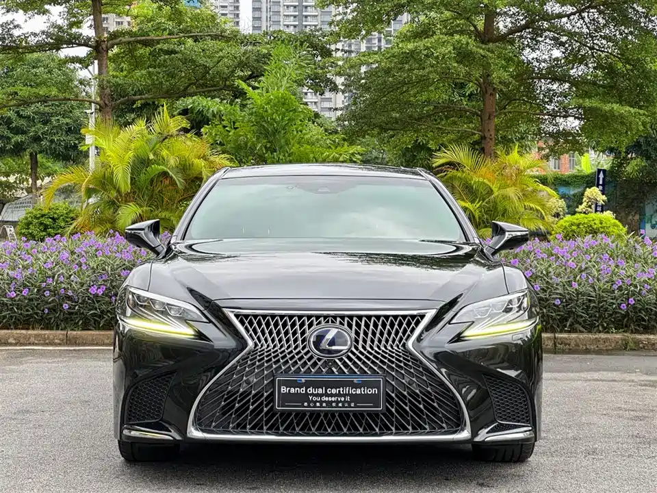 Lexus LS