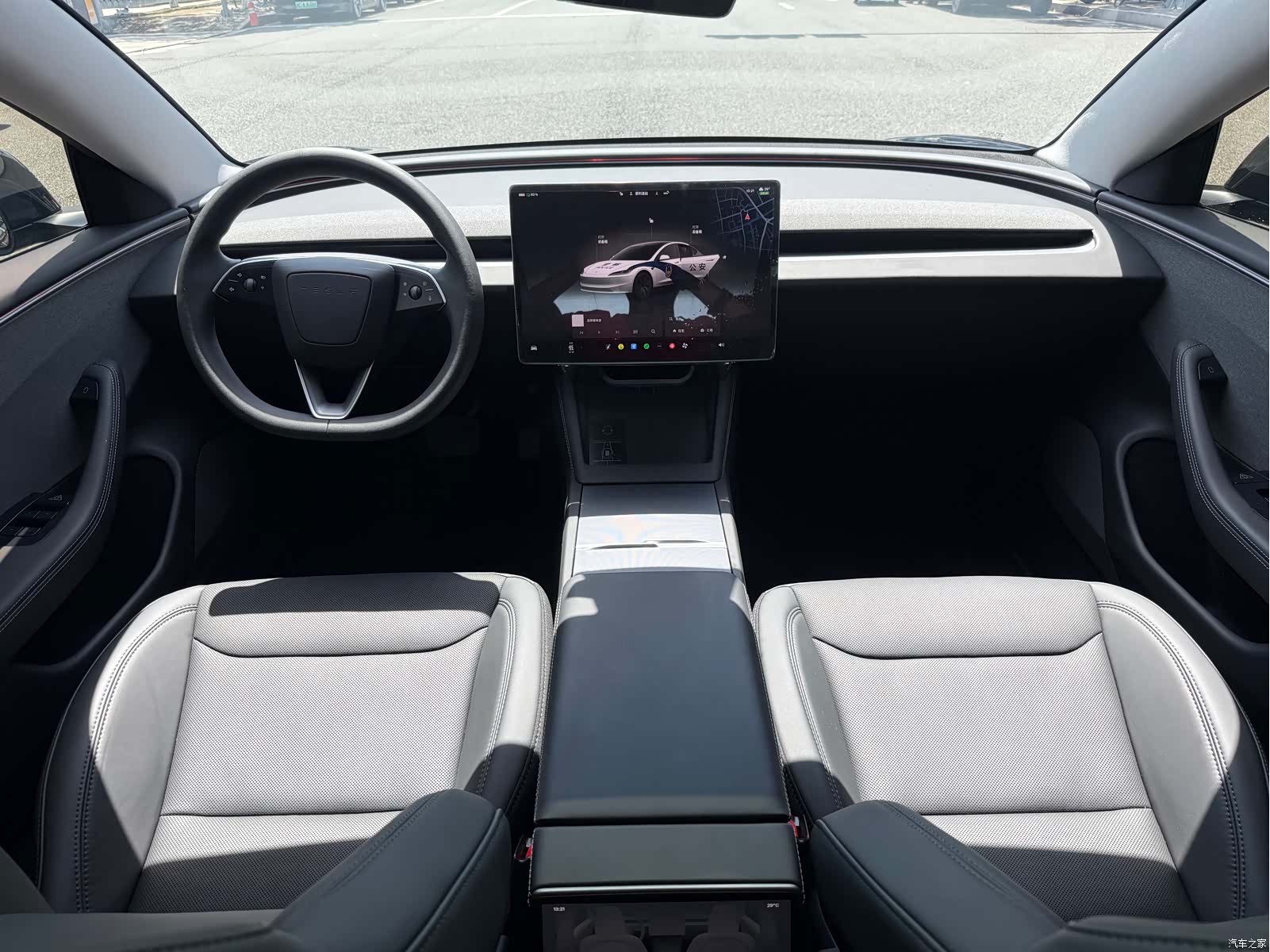 Tesla Model 3, 2025 12