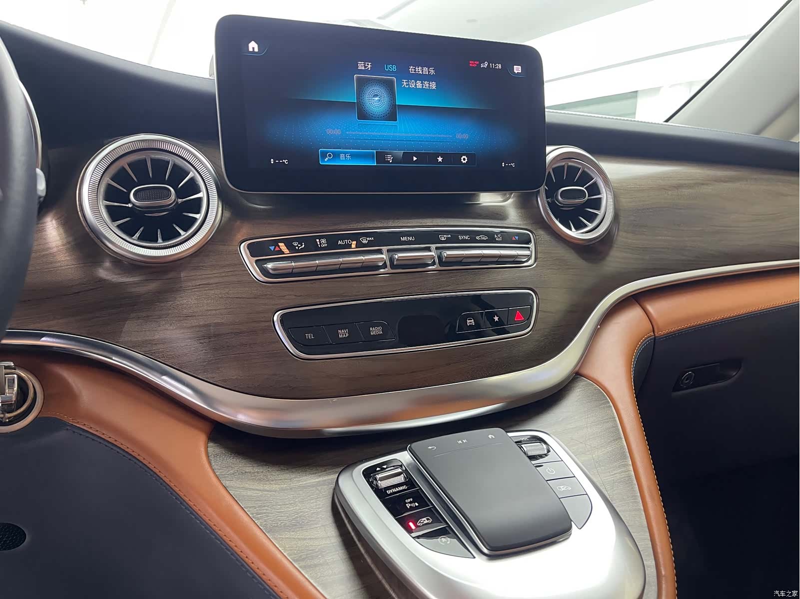 Mercedes-Benz V-Class, 2023 9