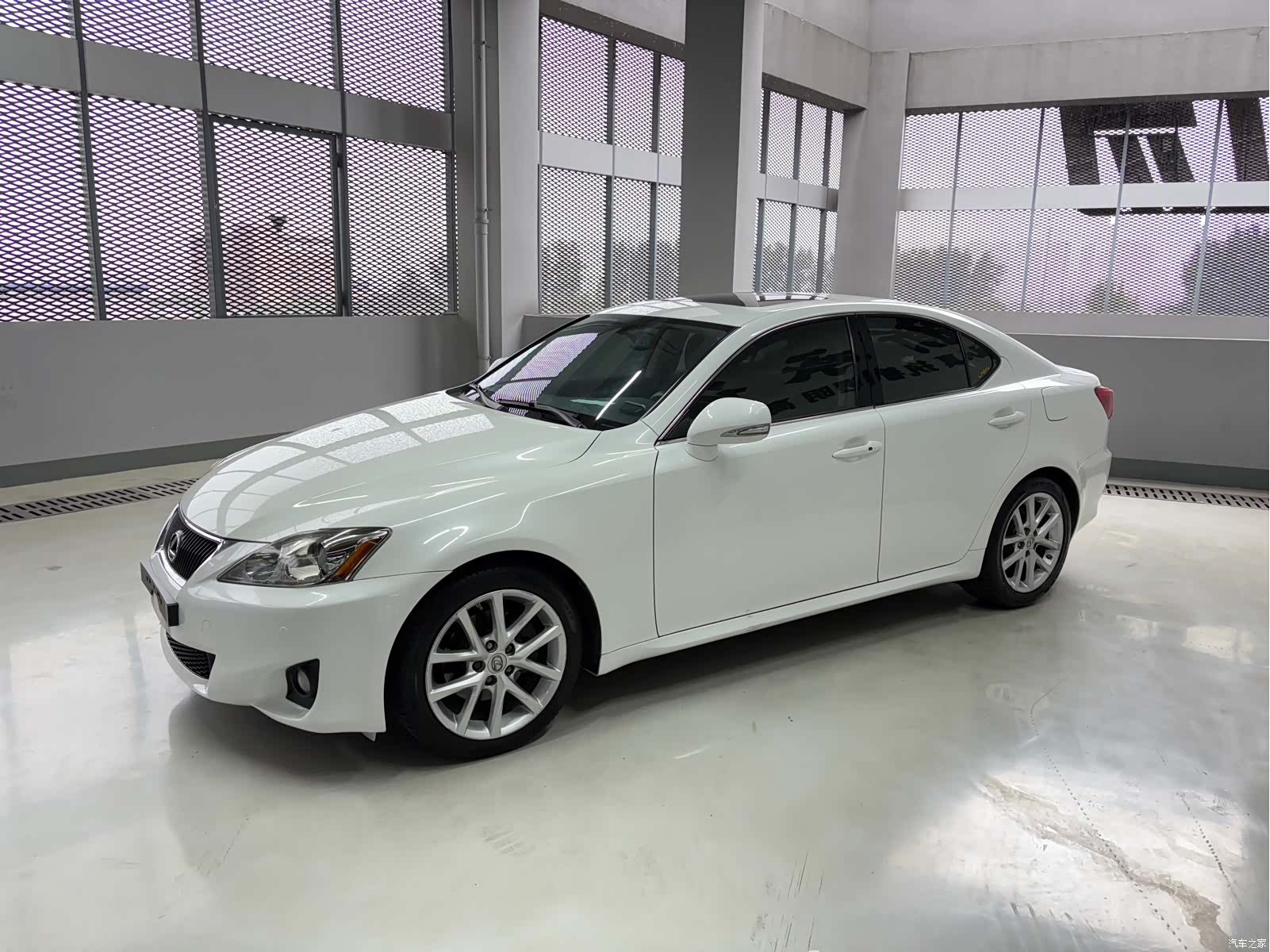 Lexus IS, 2011 1