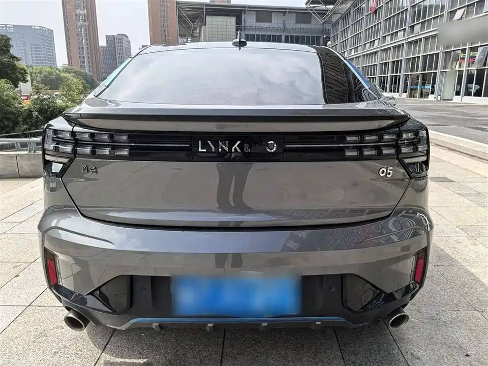 Lynk & Co 05