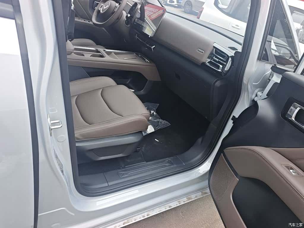 Wuling 730, 2025 11