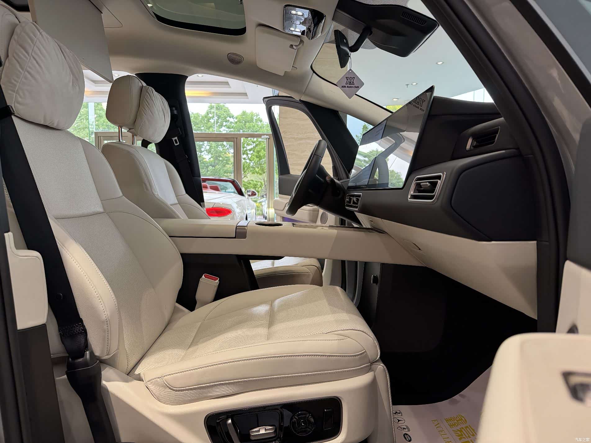 Li Auto MEGA, 2025 9