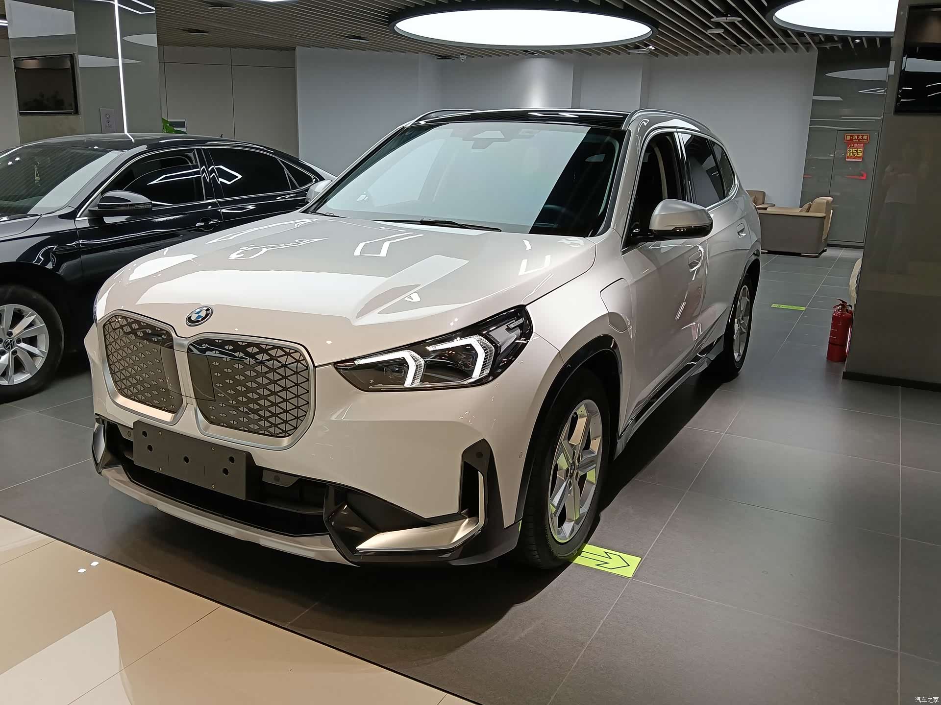 BMW iX1