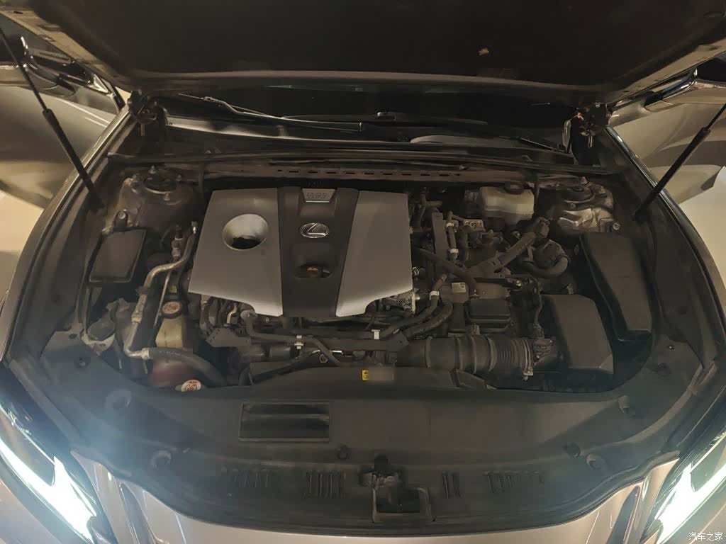 Lexus ES, 2018 11