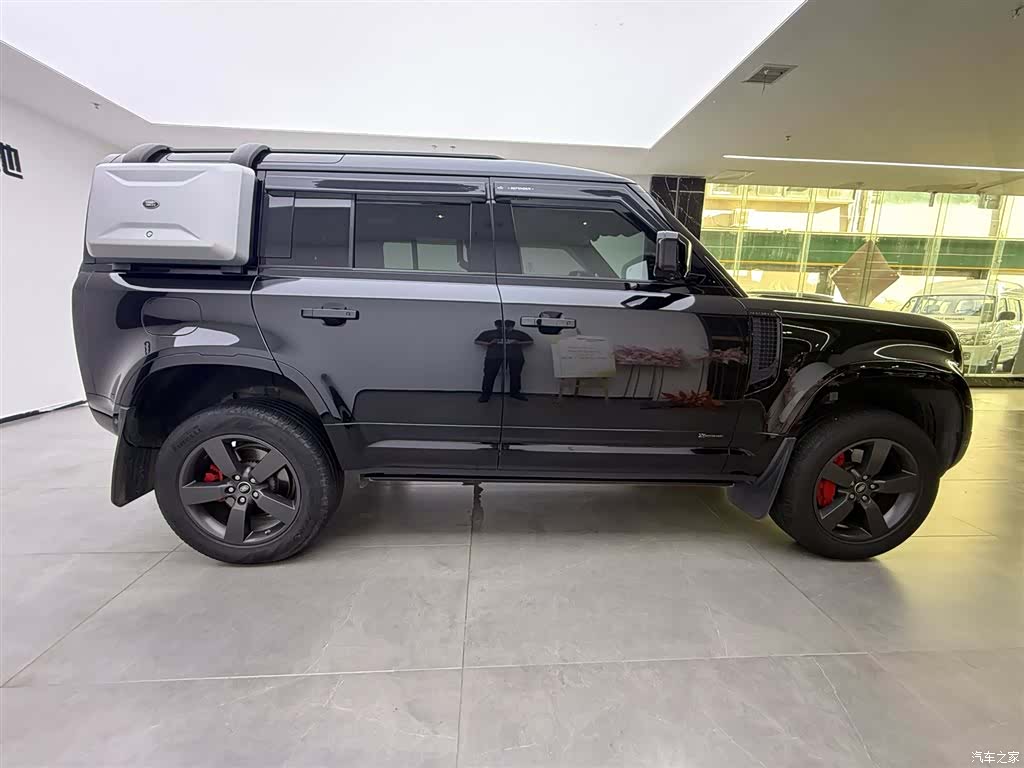 Land Rover Defender, 2021 3