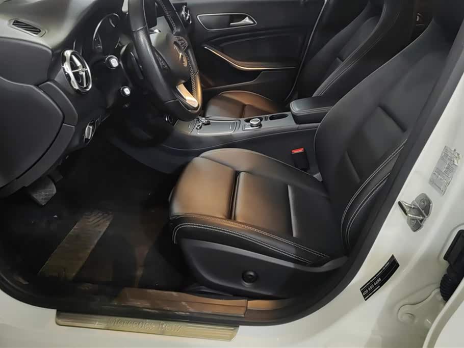 Mercedes-Benz GLA Mercedes-Benz GLA