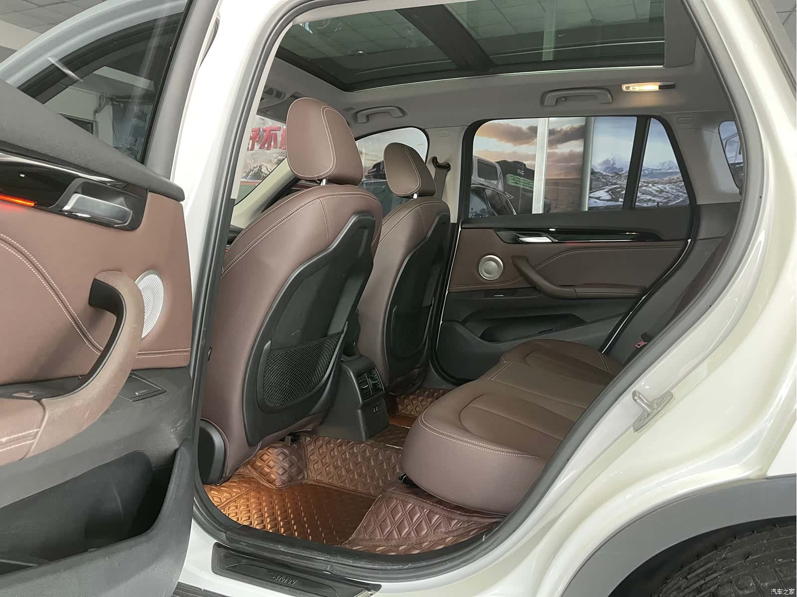 BMW X1, 2021 все фото