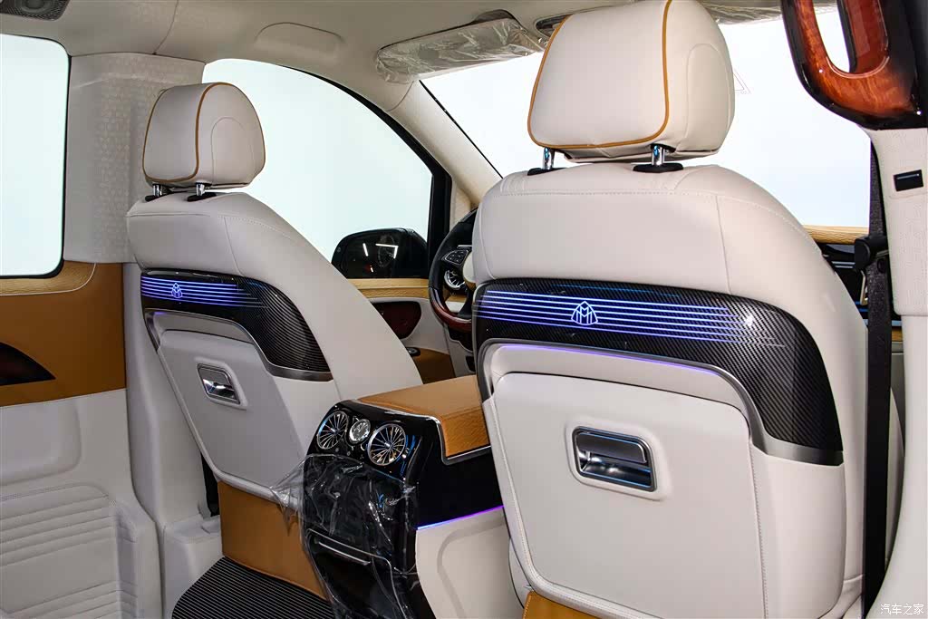 Mercedes-Benz 7, 2024 21