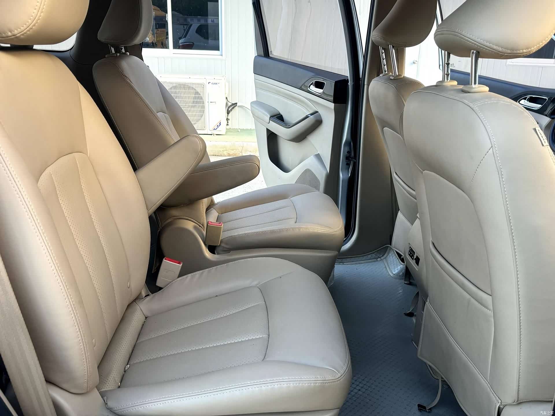 Wuling 730, 2015 16