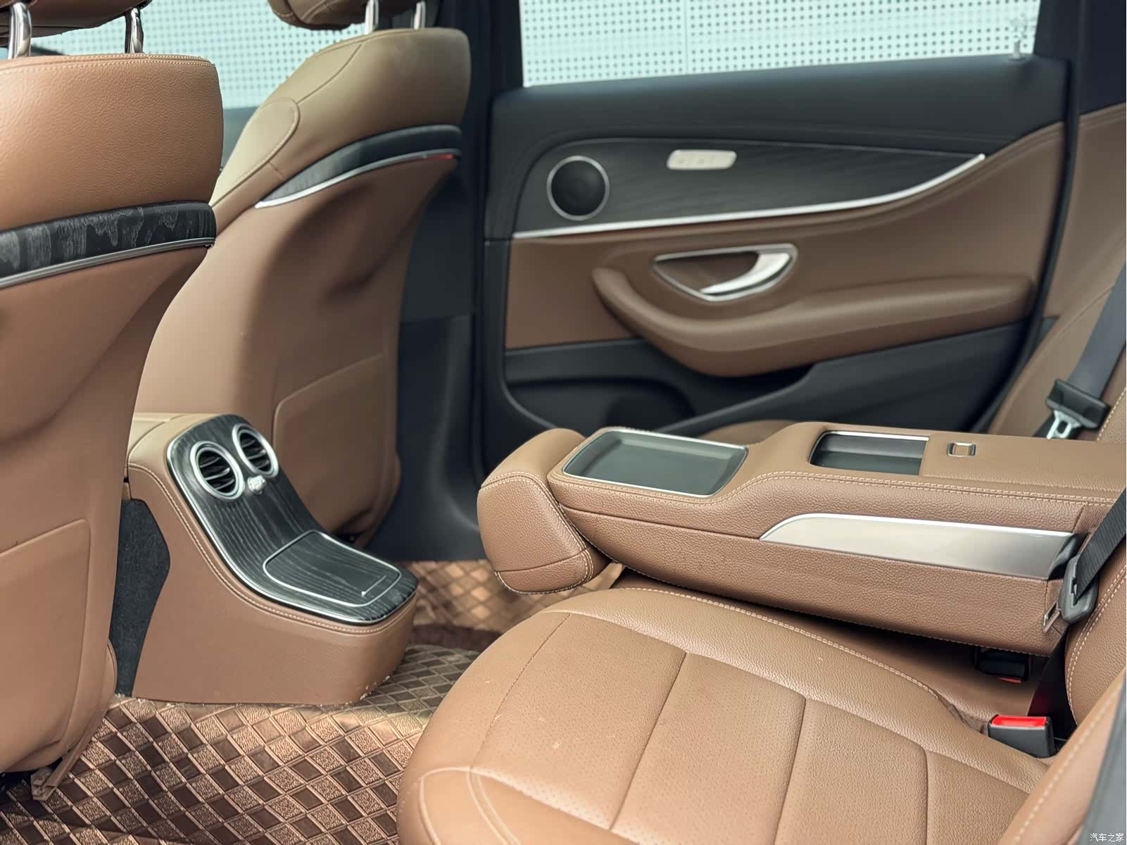 Mercedes-Benz E-Class, 2023 22