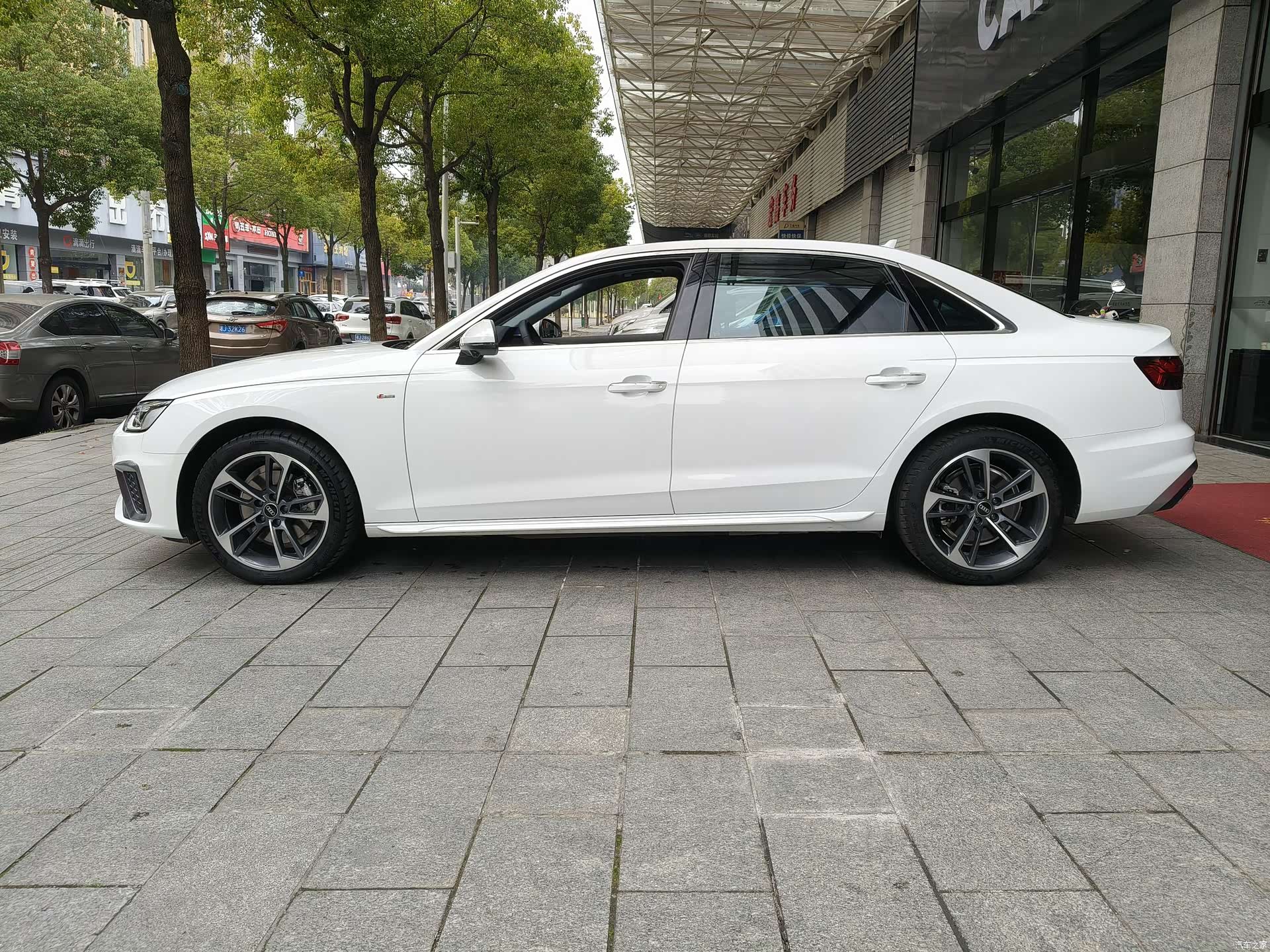 Audi A4L, 2025 13