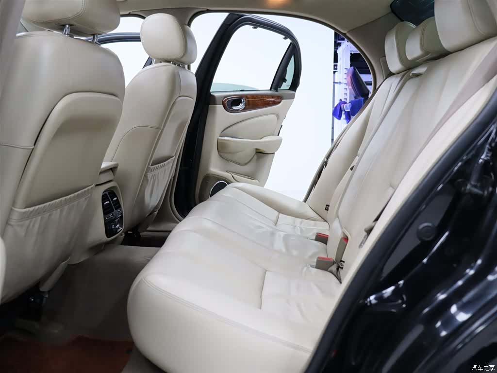 Jaguar XJ, 2005 8