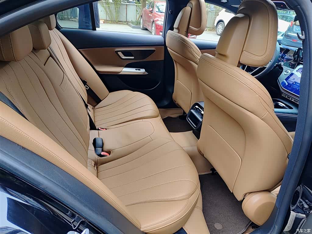 Mercedes-Benz E-Class, 2025 10