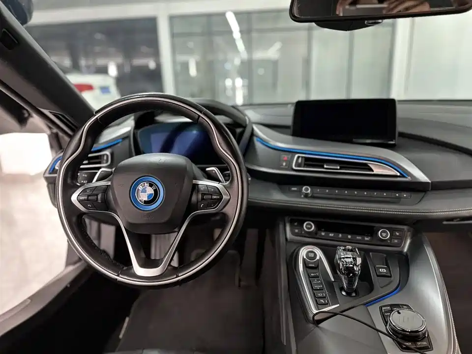 BMW i8