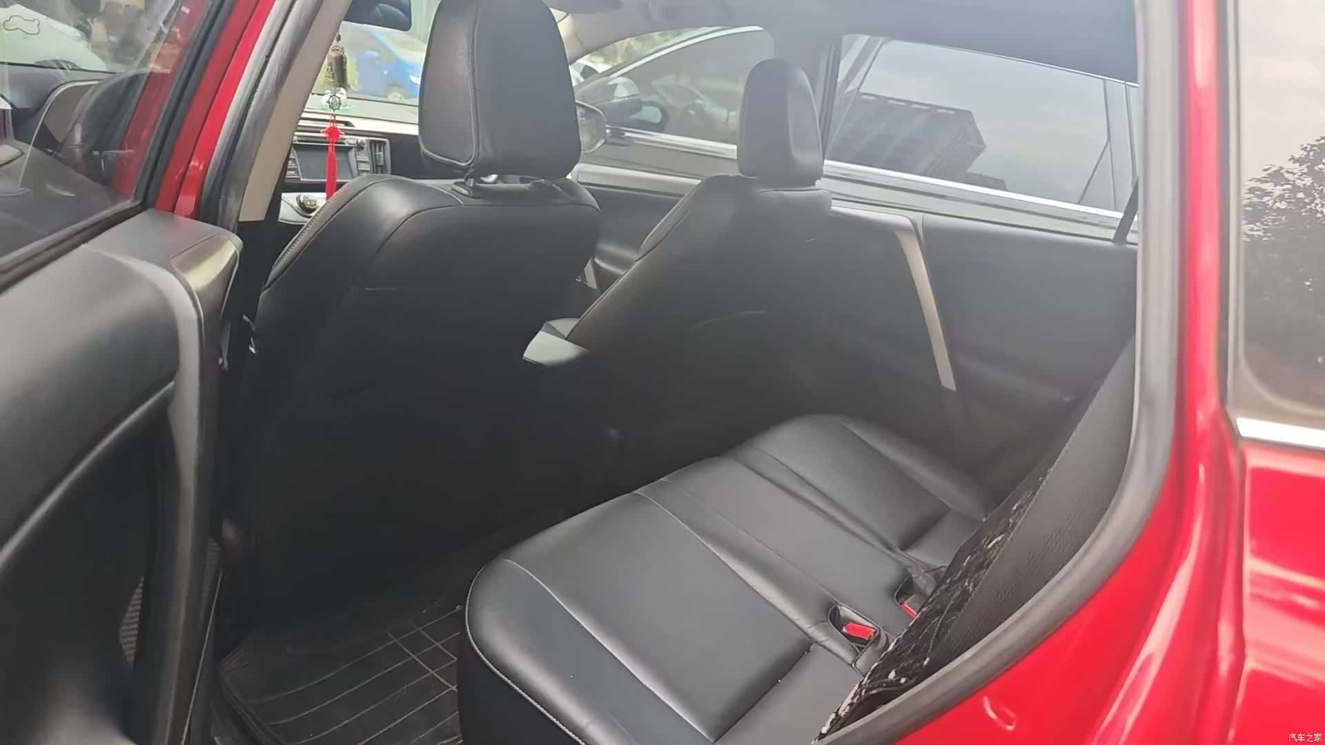 Toyota RAV4, 2013 4