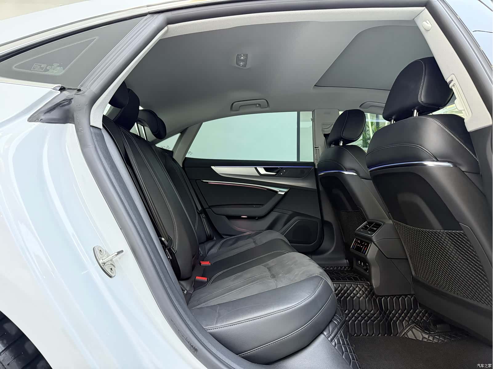 Audi A7L, 2023 12
