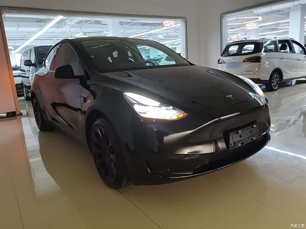 Tesla Model Y, 2022 4
