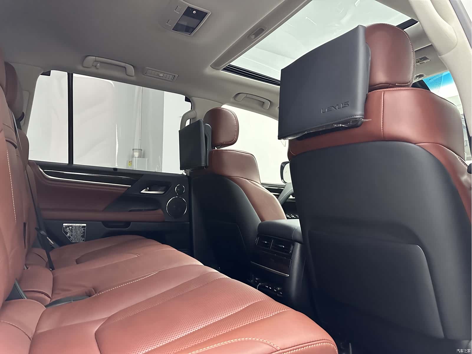 Lexus LX, 2019 13