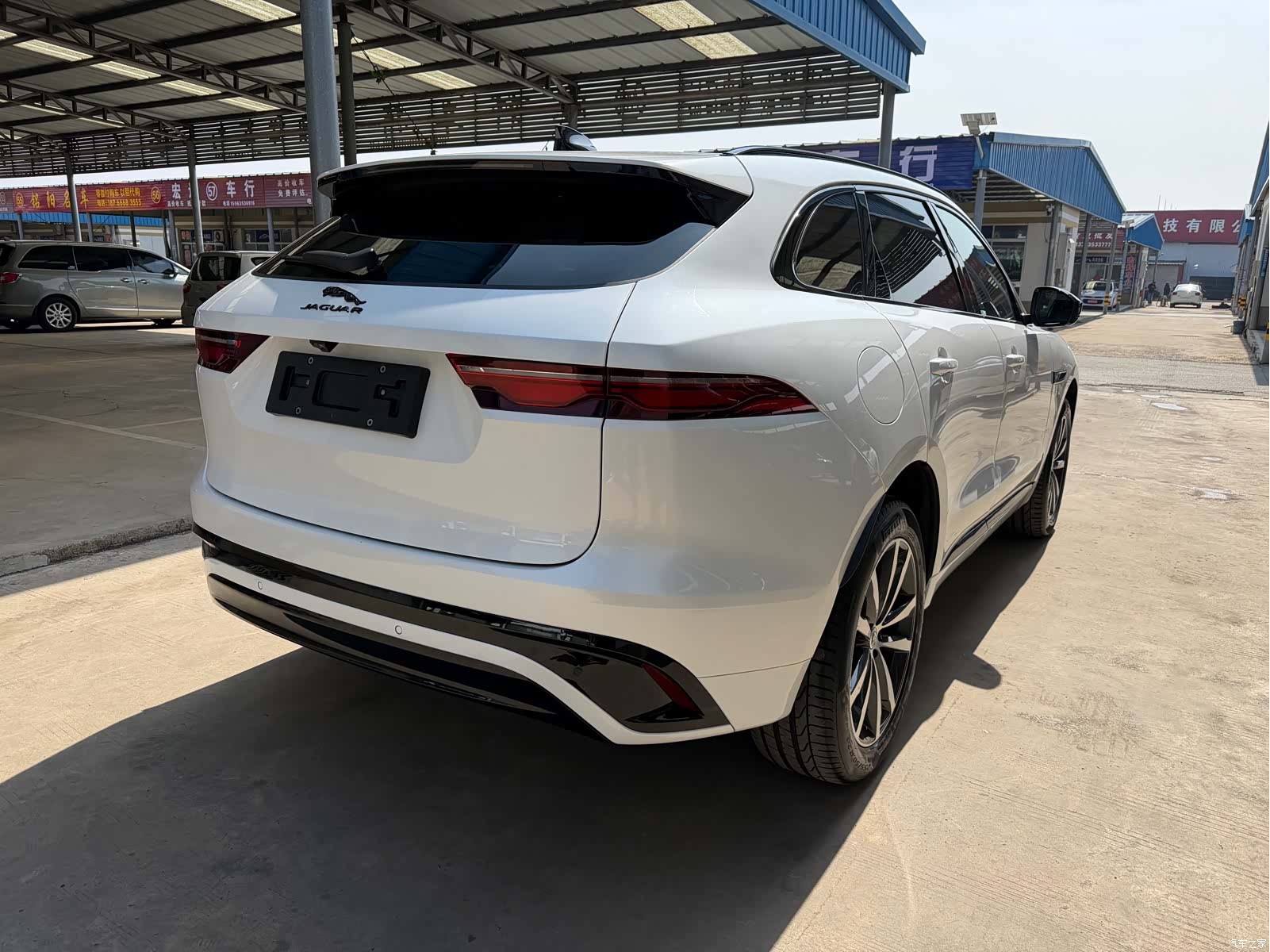 Jaguar F-PACE, 2023 все фото