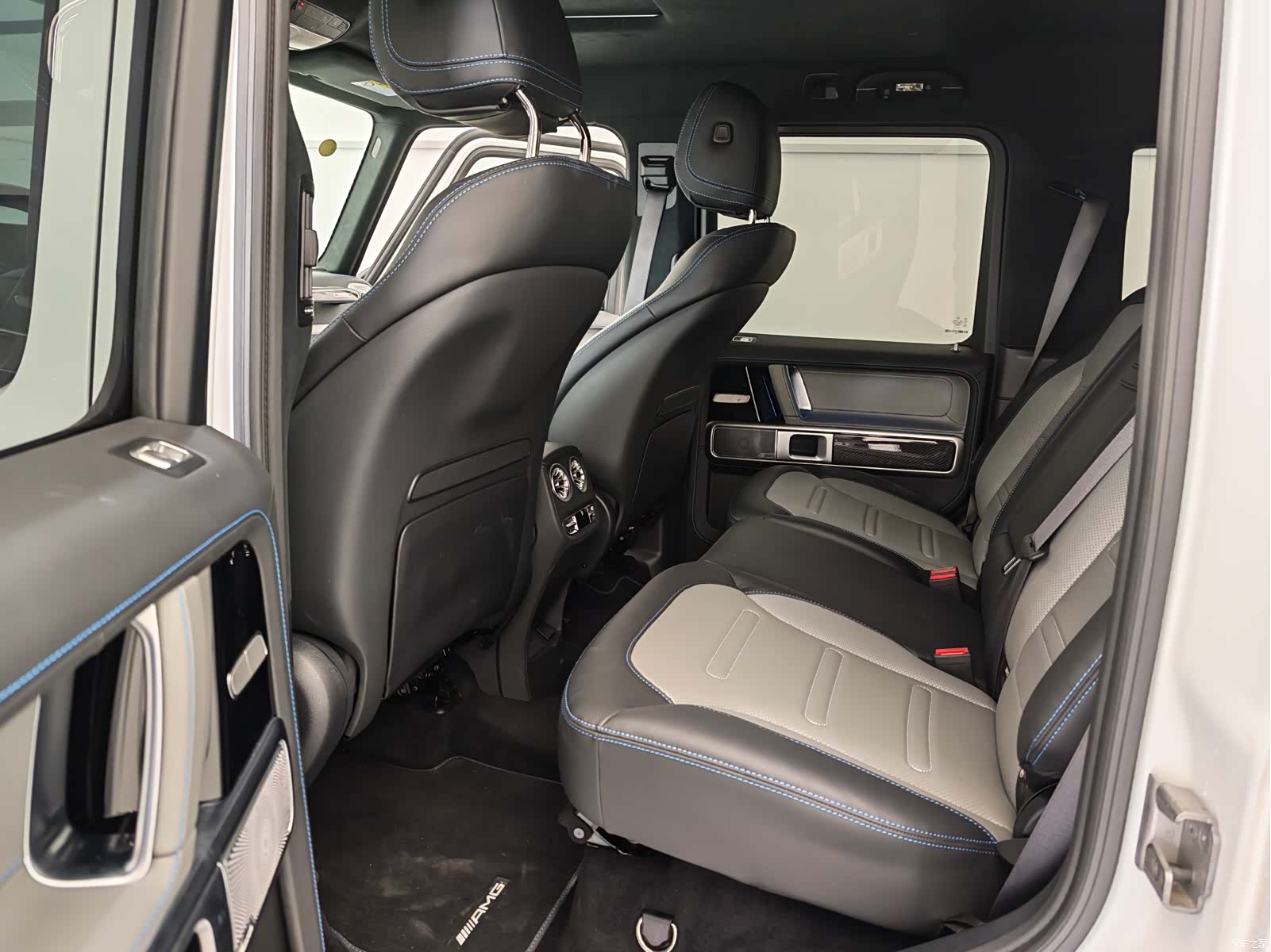Mercedes-Benz G-Class, 2025 11