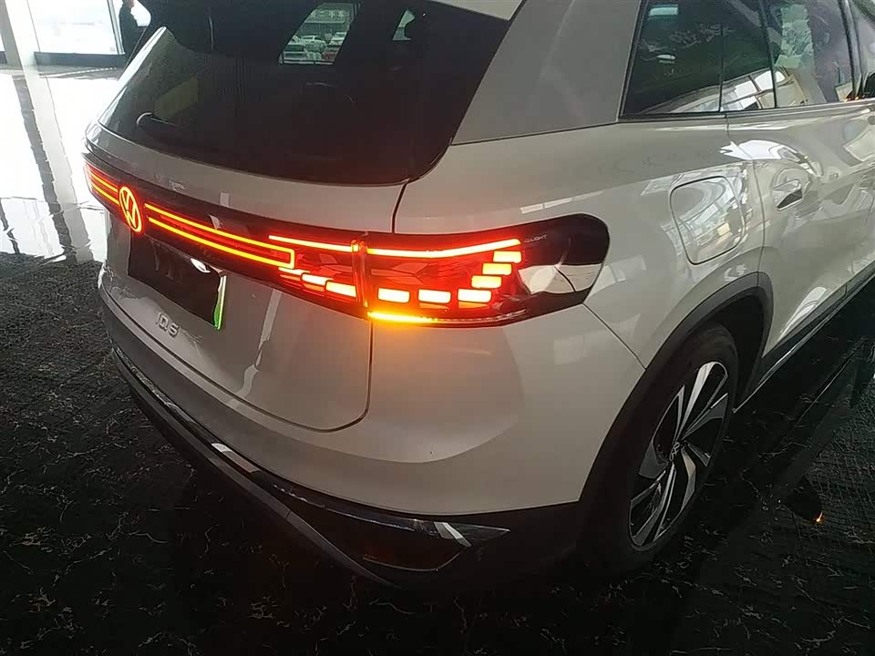 Volkswagen ID.6 CROZZ