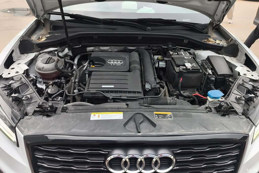 Audi Q2L, 2020 10