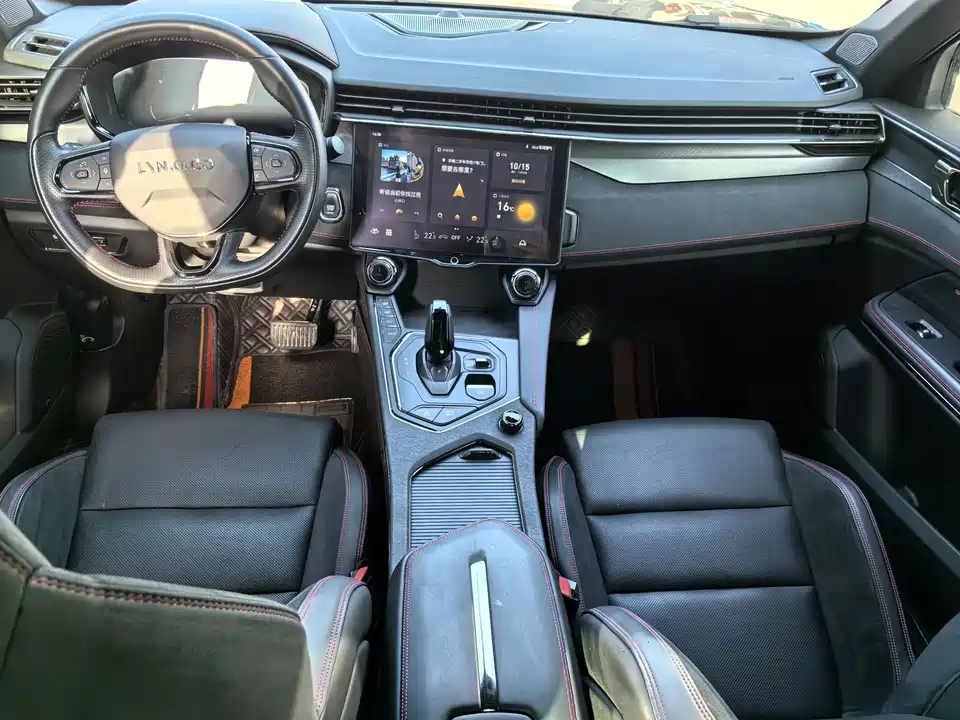 Lynk & Co 05