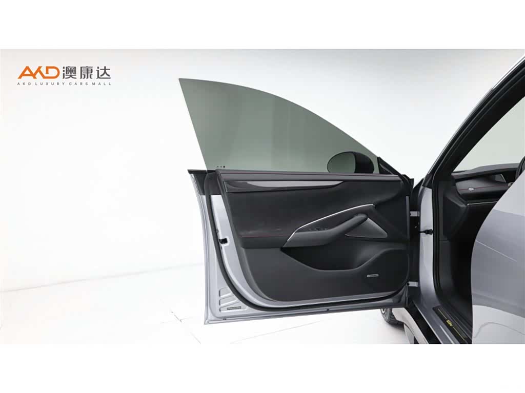 Xiaomi SU7, 2025 10
