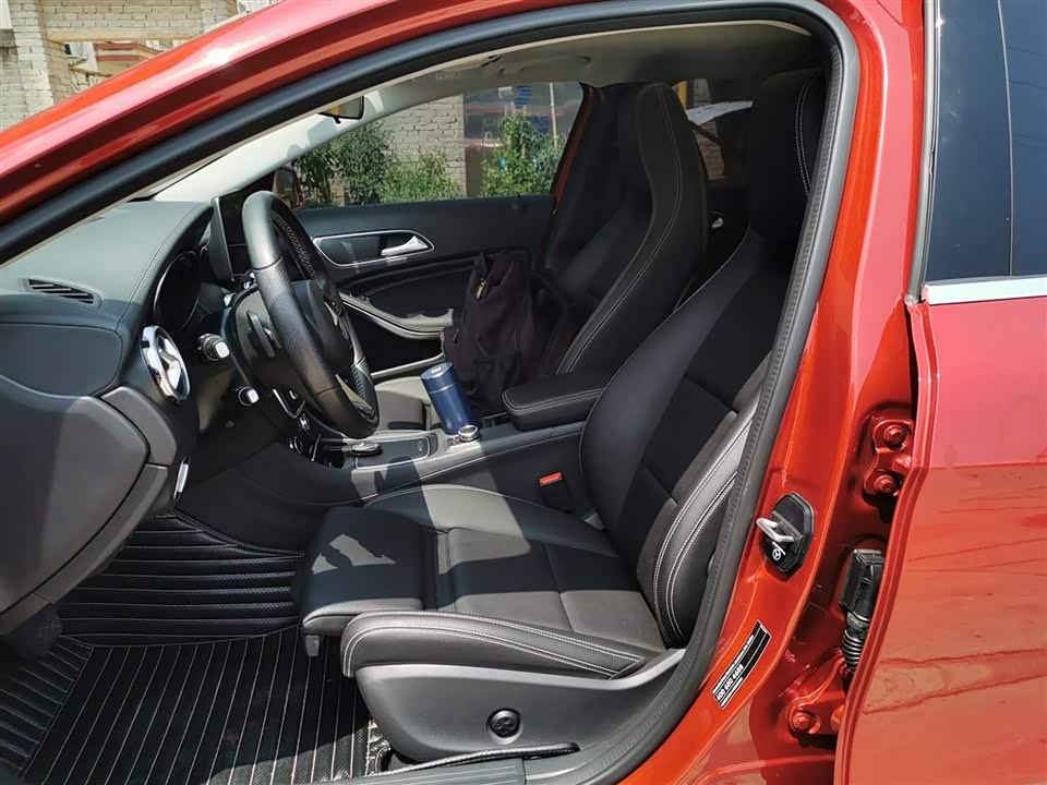 Mercedes-Benz GLA Mercedes-Benz GLA