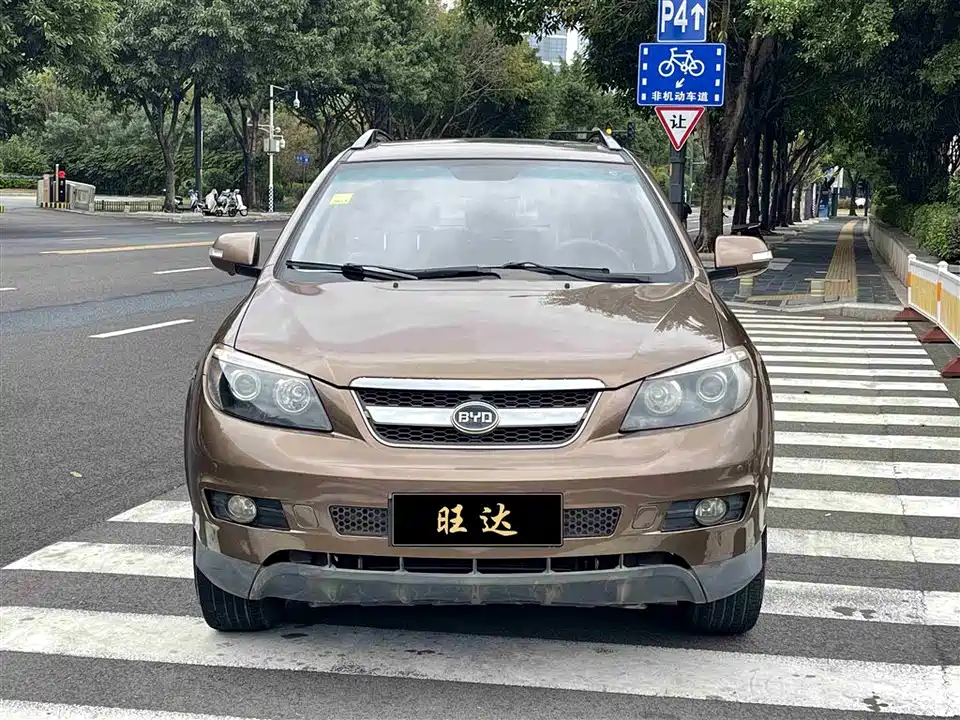BYD S6