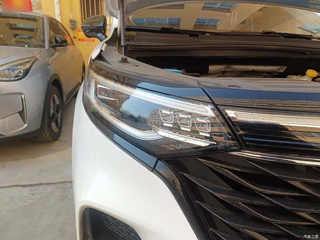 Roewe iMAX8, 2022 14