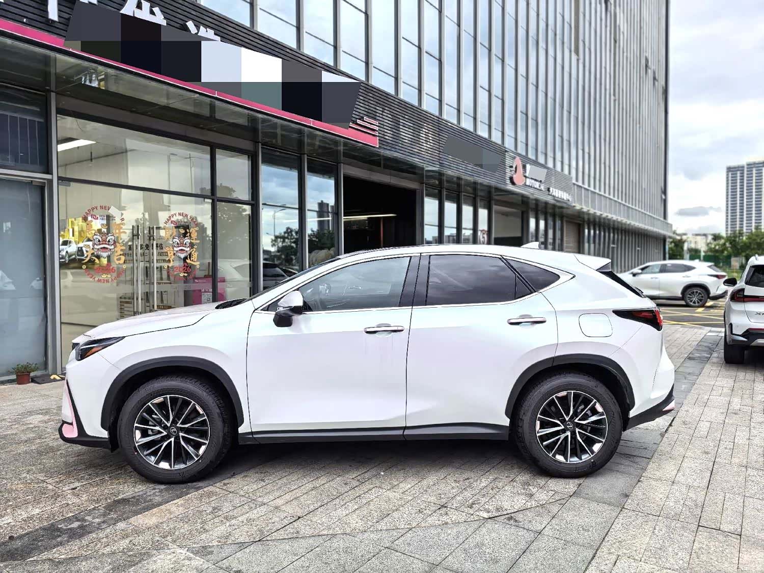 Lexus NX, 2025 4