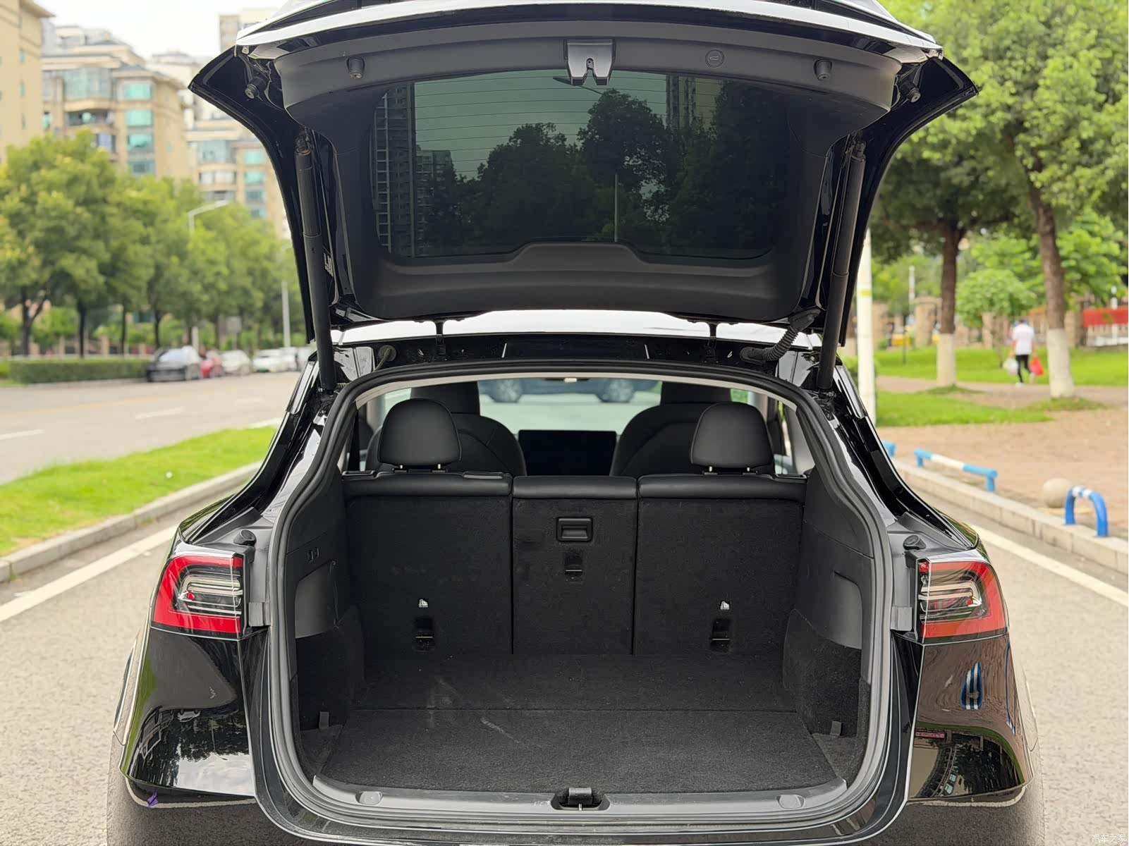 Tesla Model Y, 2024 12