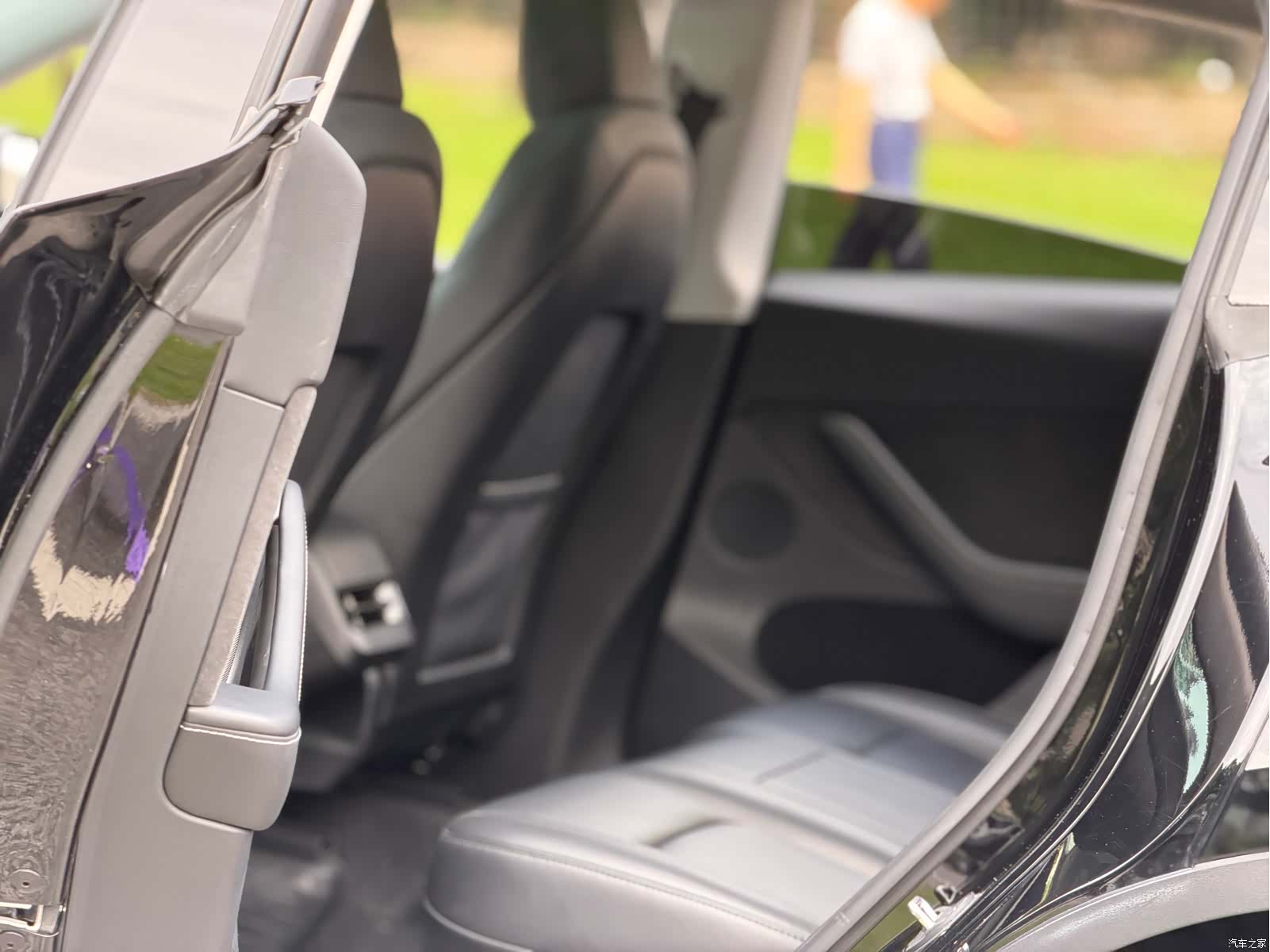 Tesla Model Y, 2024 6