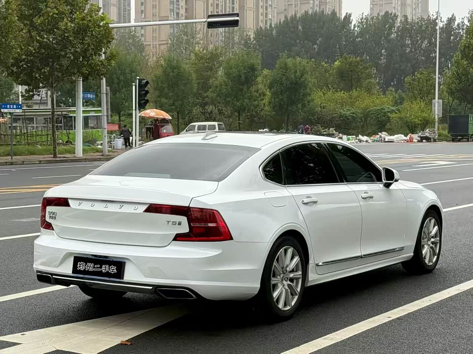 Volvo S90