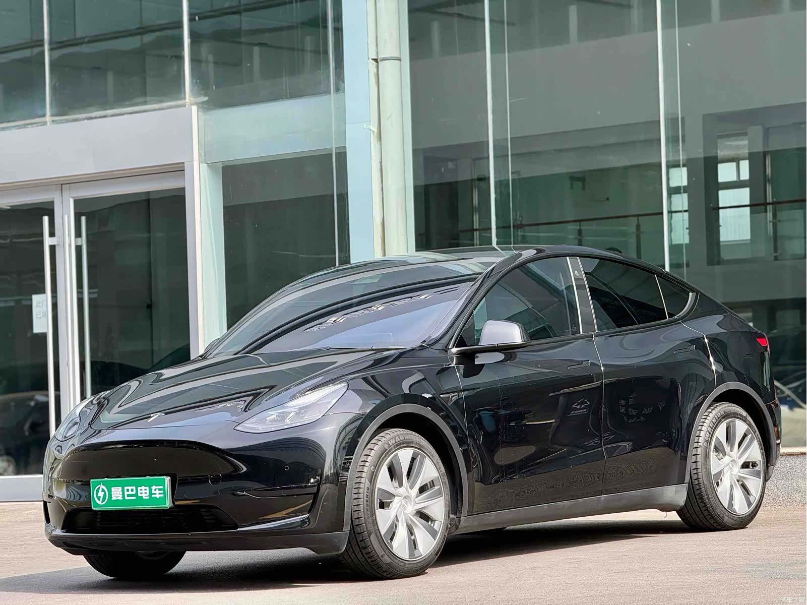 Tesla Model Y, 2023 1