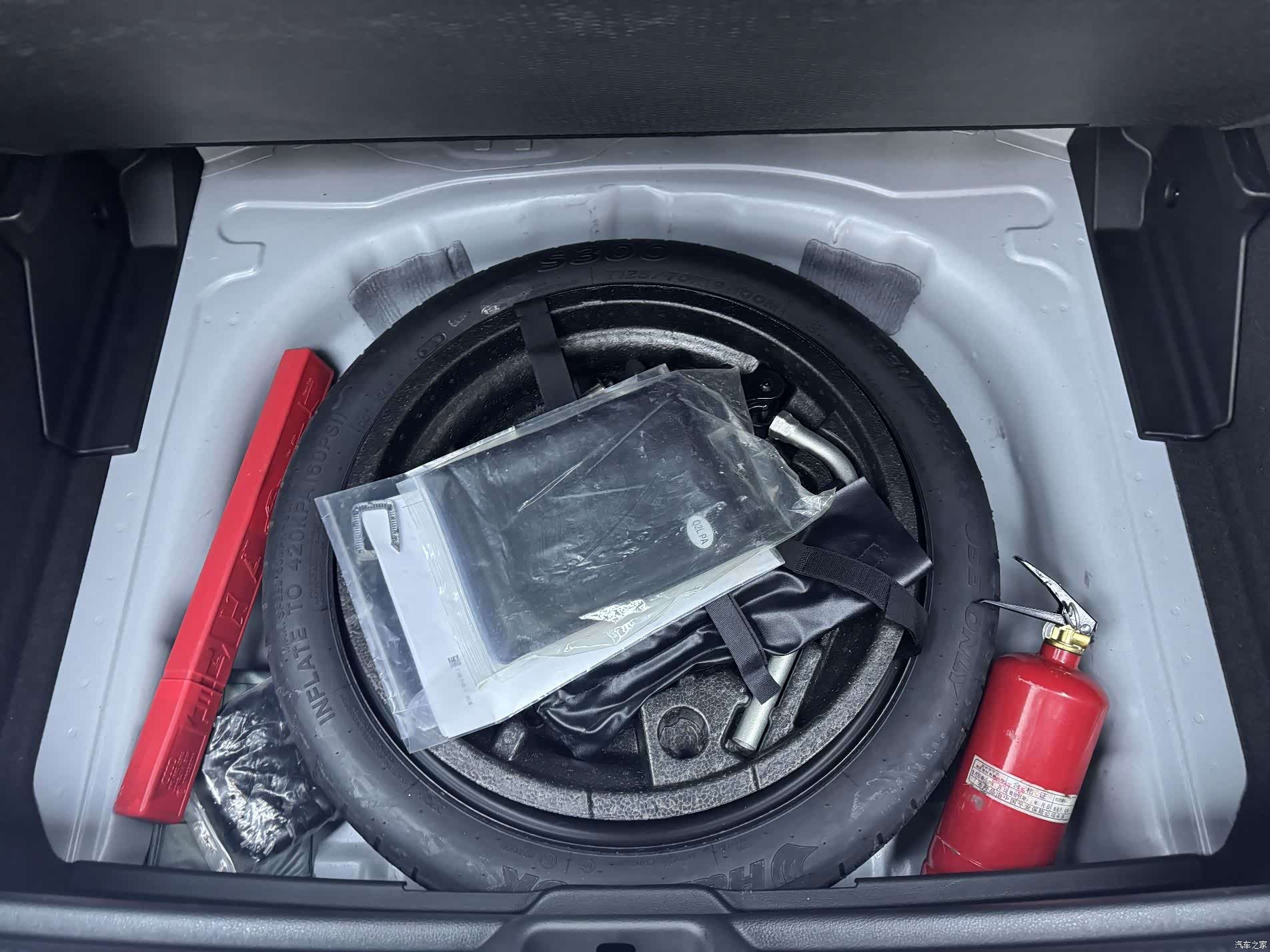 Audi Q2L, 2023 3