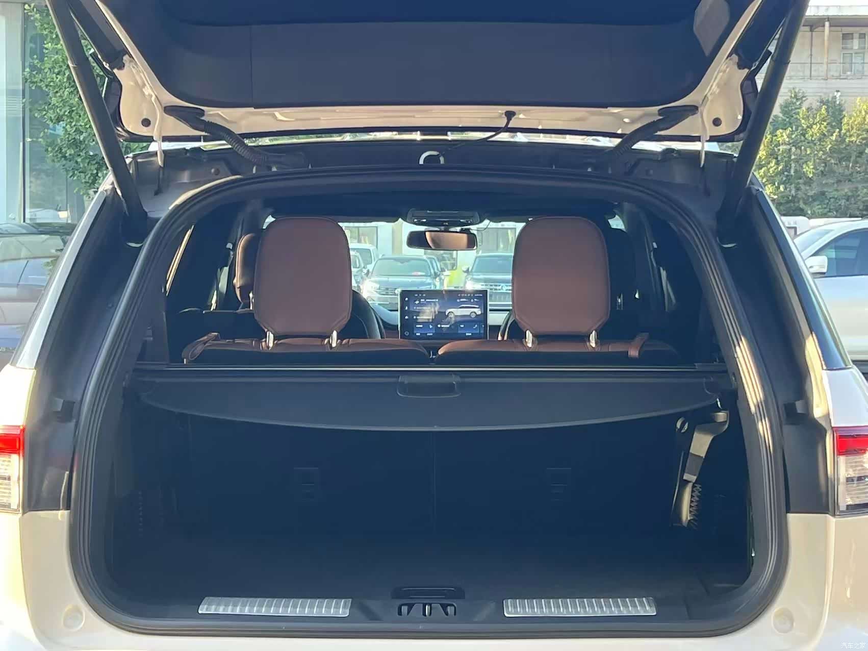Lincoln Aviator, 2021 10